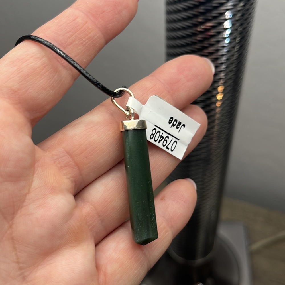 Jade pendant on adjustable rope necklace - Picture 5 of 5